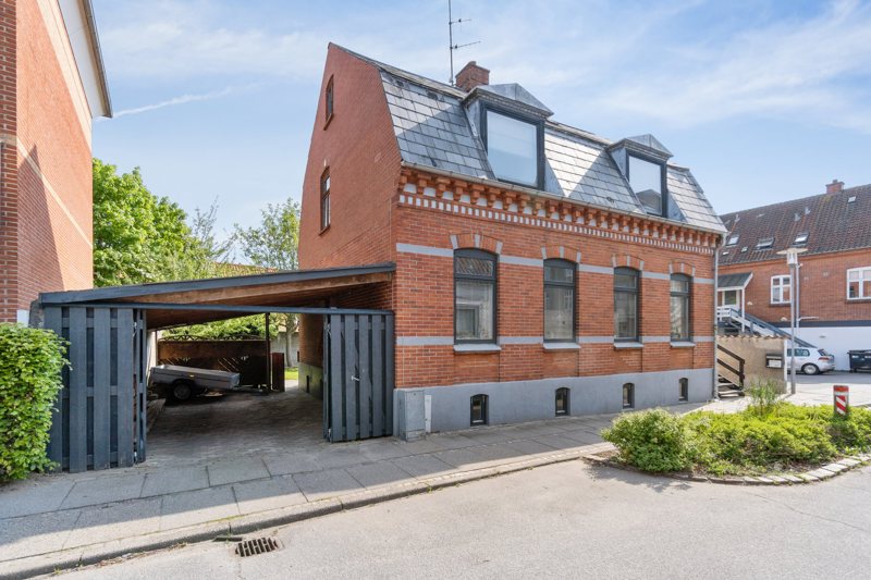 Property image number 2