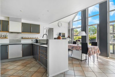 Stor og velholdt villa på hele 165 m² med højt til loft