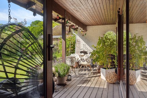 Etplans villa med udsigt til skoven