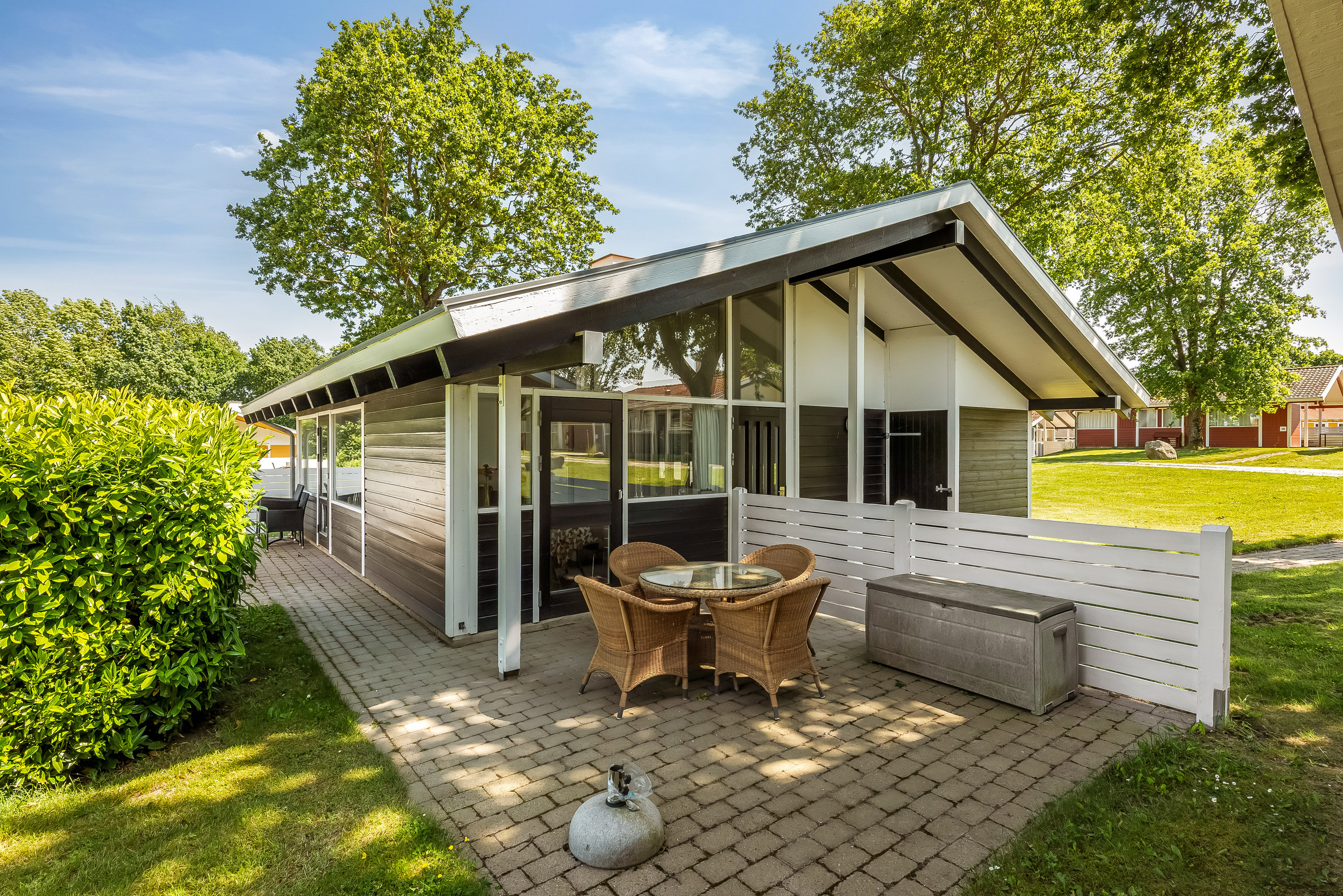 Dejligt, lyst og velindrettet sommerhus med solrigt terrassemiljø - Visning 3