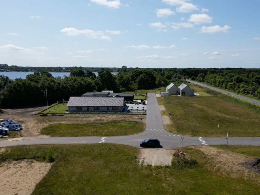 Land, 967 m²