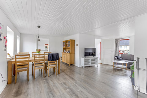 Hyggeligt og prisvenligt hus med god beliggenhed nær Stege – kun 595.000 kr.!