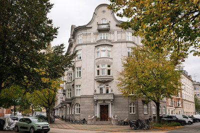 Eksklusiv herskabslejlighed med to badeværelser og moderne hjerterum