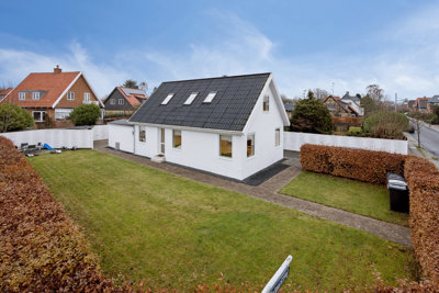 Indflytningsklar og gennemrenoveret villa på 158 etagemeter - Fantastisk solrig have