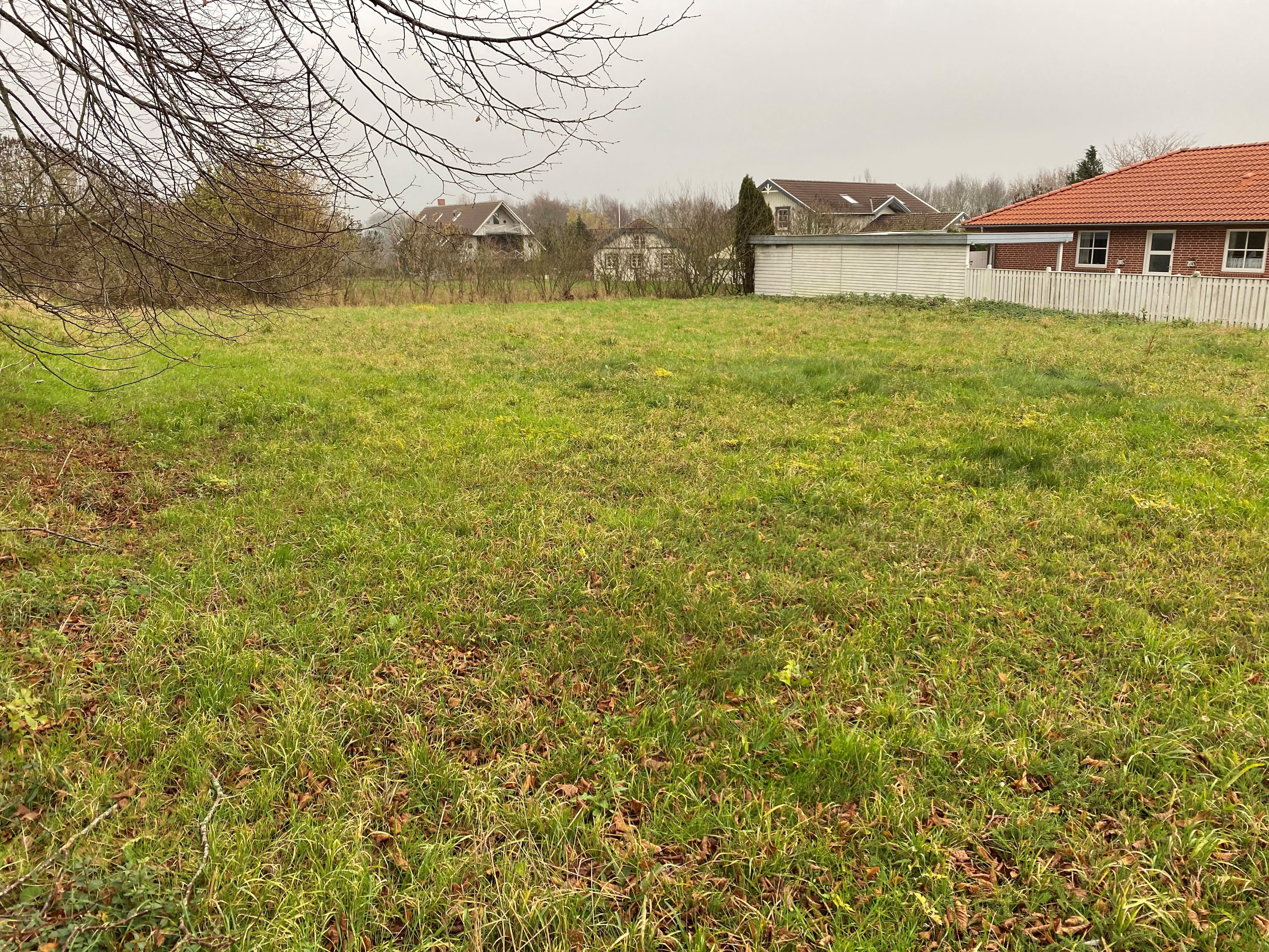 Land, 821 m²