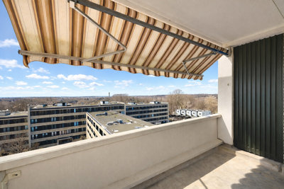 Penthouse på 6.sal med vid udsigt, stor altan og elevator lige til døren...