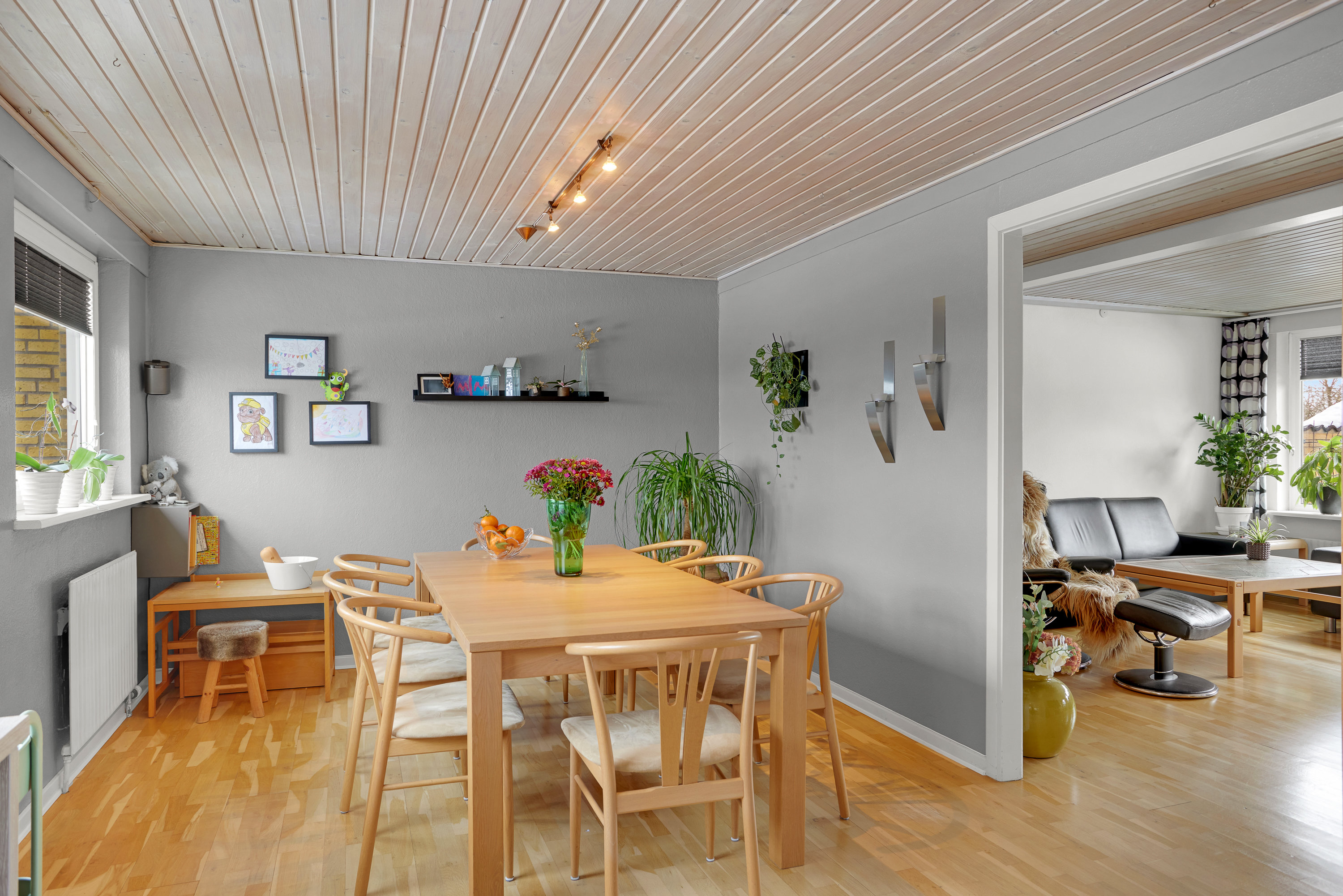 Stort rækkehus på 170 m² med skøn beliggenhed på lukket vænge og tag fra 2014 – pohled 3