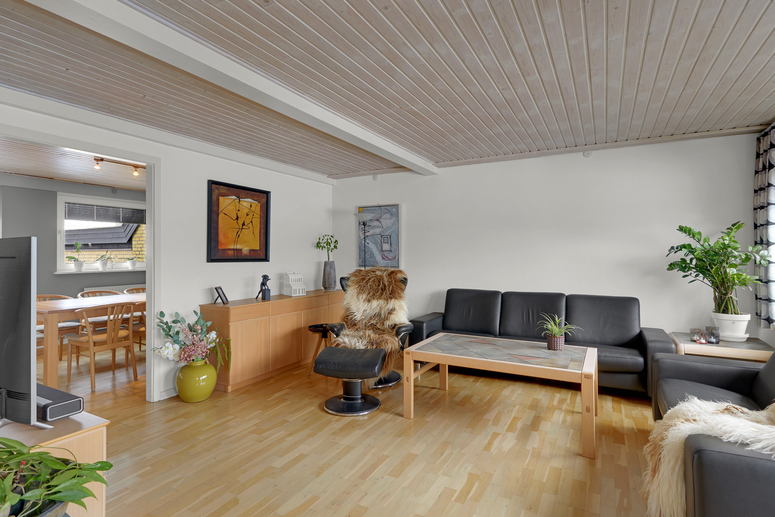 Stort rækkehus på 170 m² med skøn beliggenhed på lukket vænge og tag fra 2014 – další