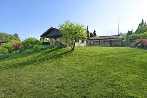Skøn, veldisponeret 1-plans villa med super god indretning og en fantastisk grund...