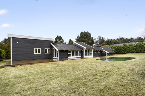 Rummeligt og helårsanvendeligt sommerhus i attraktivt område