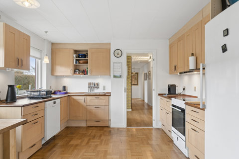 Dejlig 1 plans villa på 174 kvm med tag fra 2012 og stor tilbygning