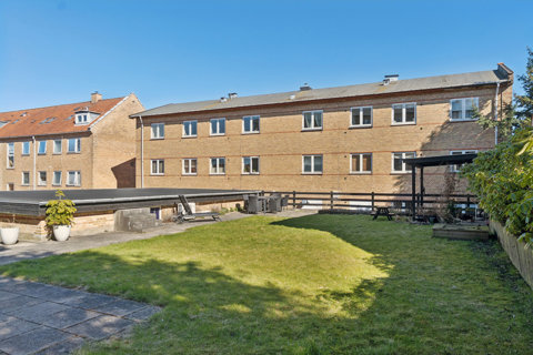 Lys toværelses ejerlejlighed i Hørsholm. Totalistandsat og indflytningsklar.