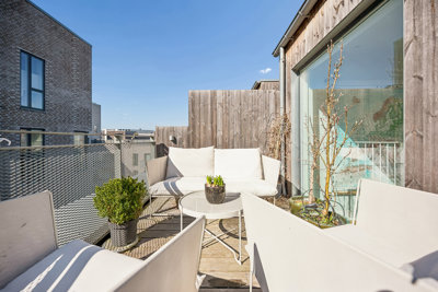 Eksklusivt enderækkehus på 161 m2 med 44m2 kælder og tagterrasse