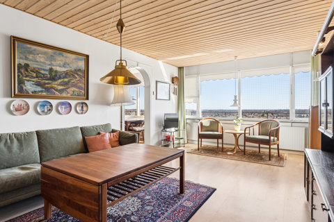 Sammenlagt lejlighed på 14. etage med spektakulær panoramaudsigt og over 12 meter altan