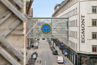 Indflytningsklar kvalitetslejlighed med roligt gårdmiljø midt i Indre By!
