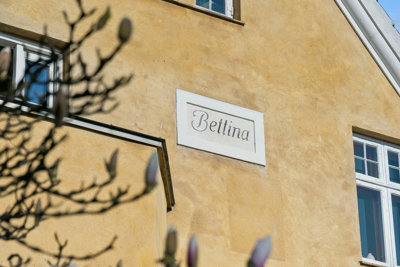 Charmerende, detaljepræget og meget charmerende villa!