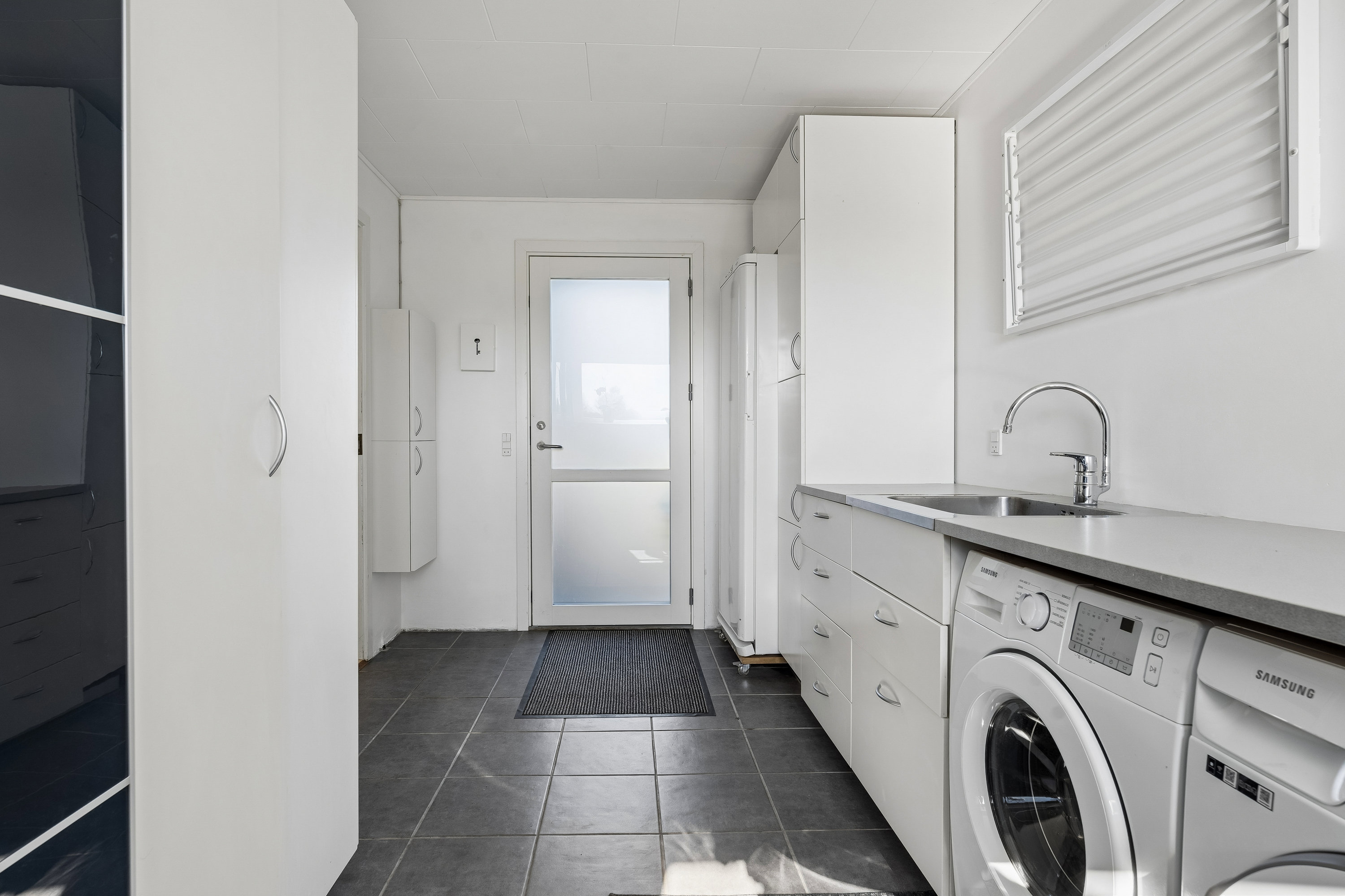Velholdt og løbende moderniseret villa i rolige og naturskønne omgivelser - Bild 5