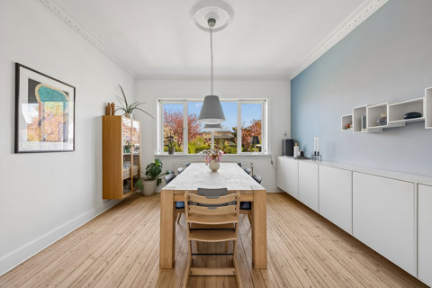 Skøn og velholdt villa velbeliggende i Vanløse med stor have