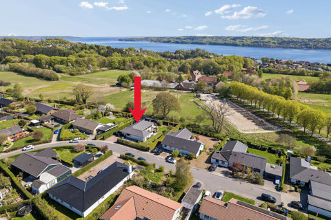 160 kvm velindrettet og velbeliggende villa i det attraktive Bredballe