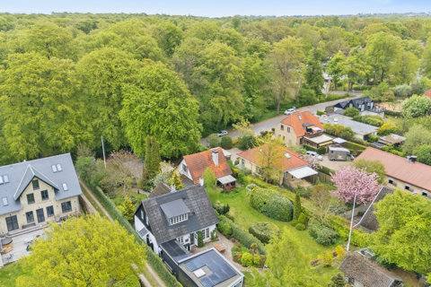 Skøn hyggelig villa med sjæl, charme & en vidunderlig beliggenhed på kanten af Dyrehaven lige ved Fortunen