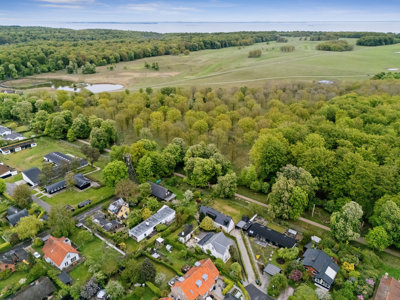 Arkitekttegnet villa fra 2023 i 1. parket til Jægersborg Dyrehave