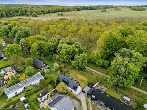 Arkitekttegnet villa fra 2023 i 1. parket til Jægersborg Dyrehave