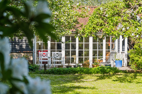 Charmerende & rummelig villa med attraktiv beliggenhed, som trænger til lidt kærlighed