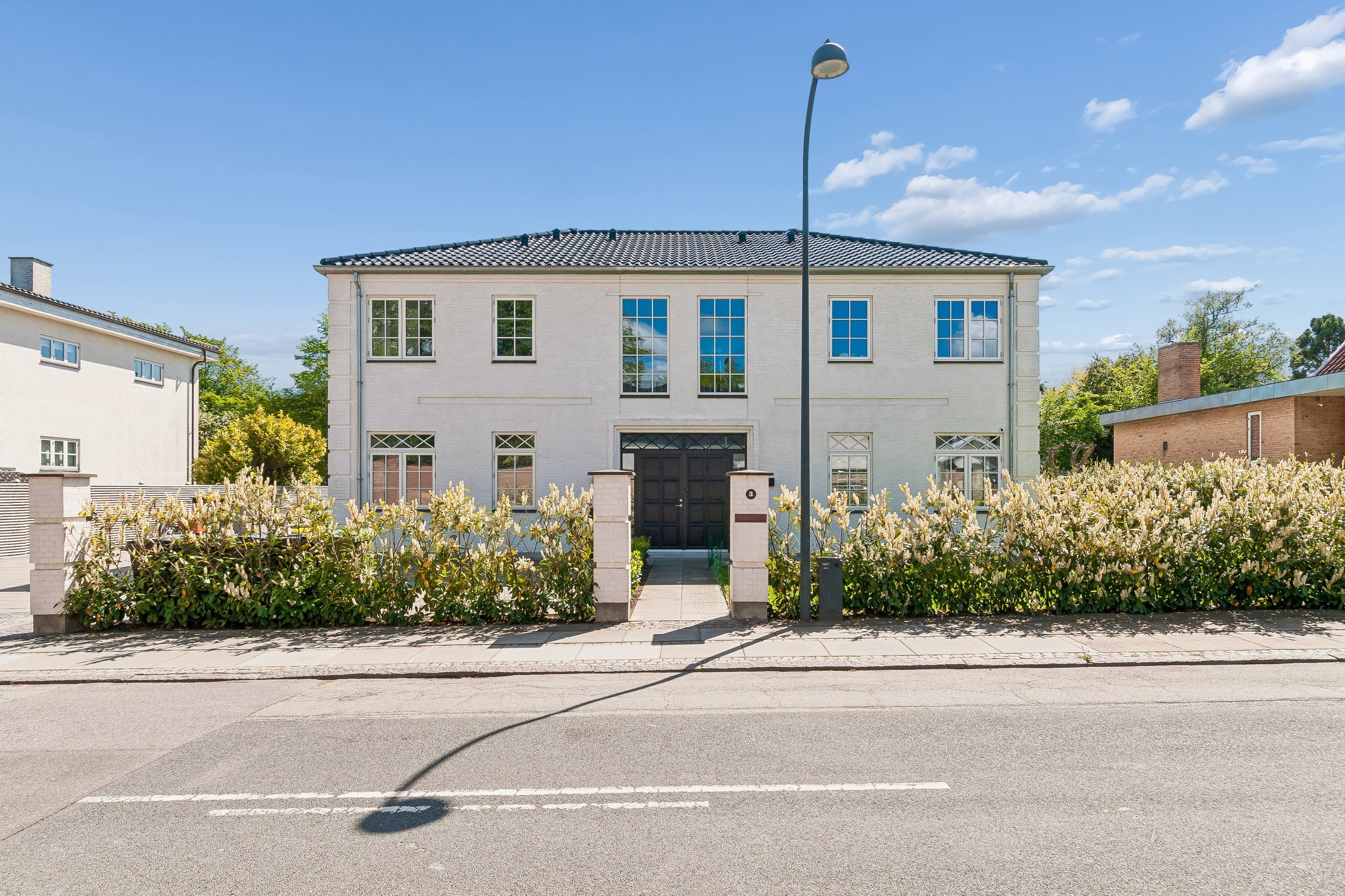 Herskabelig villa fra 2022 tæt på Gentofte Sø