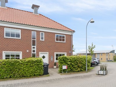 Velholdt enderækkehus i stille og børnevenligt område