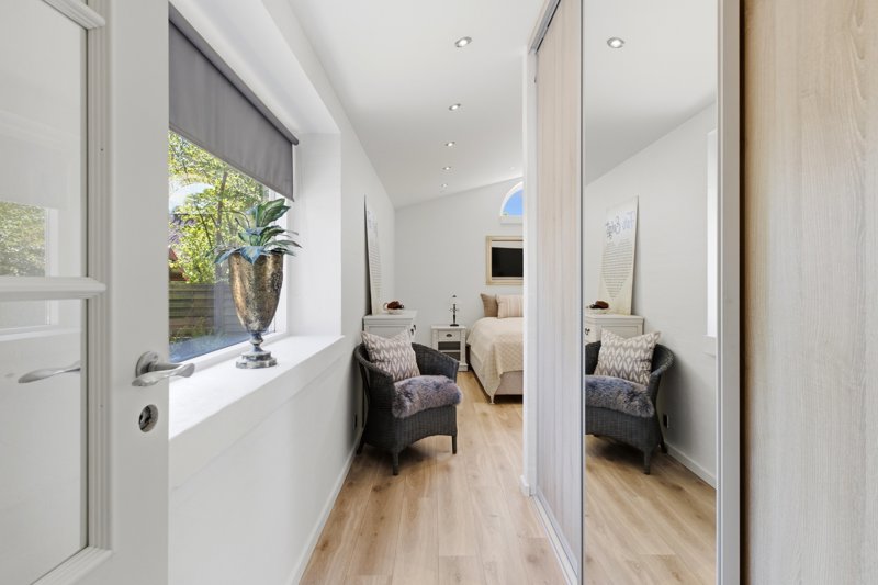 toggle-gallery-image