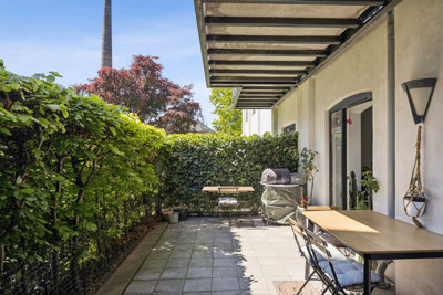 Privat sydvendt terrasse og fantastisk beliggenhed i Porcelænshaven