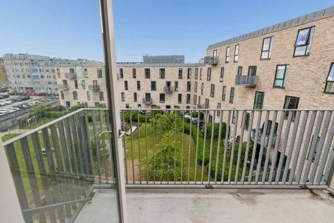 Fireværelses med sydvendt altan i Valby Have!