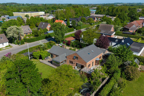 Unik og arkitekttegnet storvilla med 2 separate boligenheder