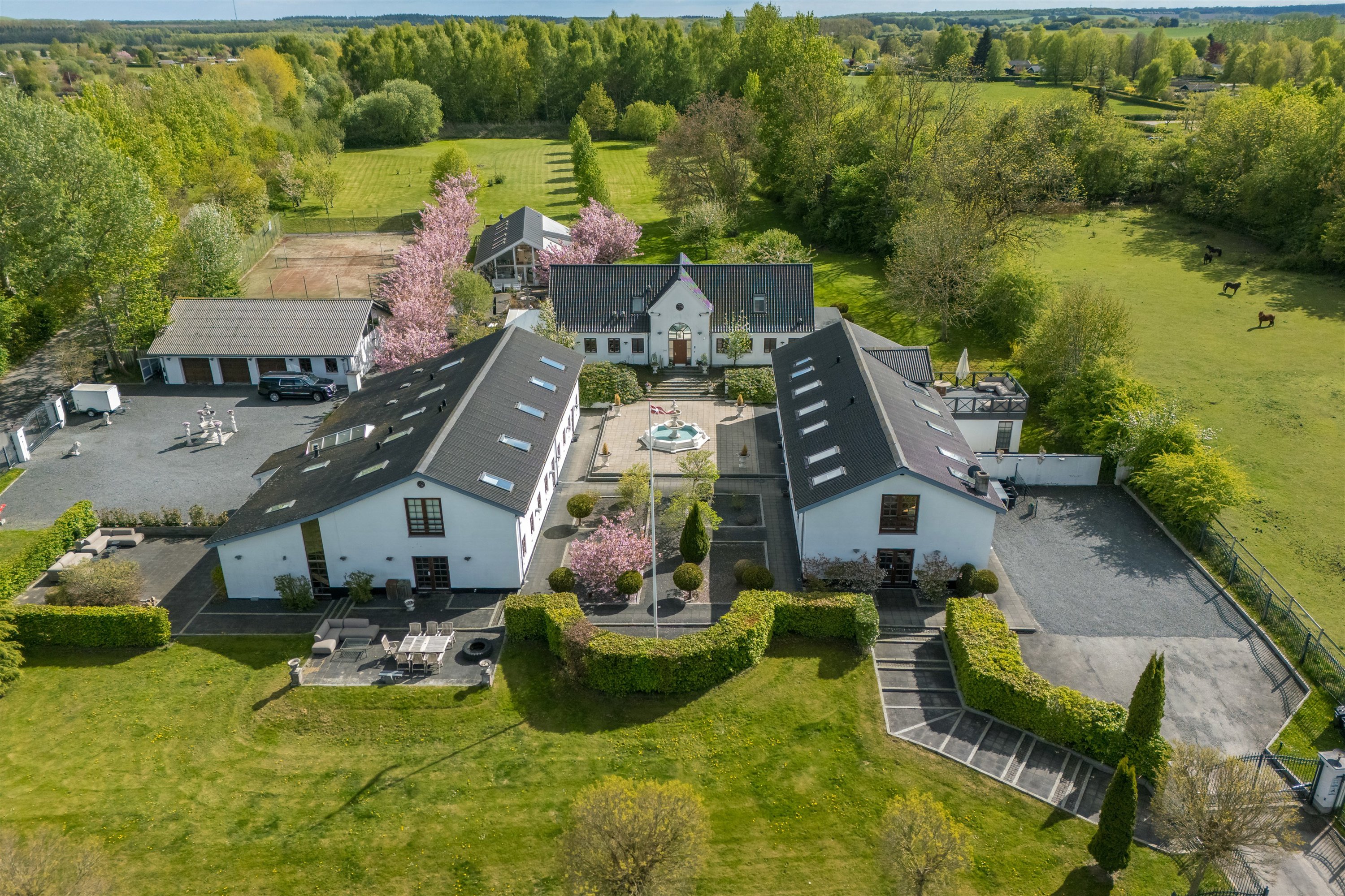 Ev, 288 m², arsa 22377 m²