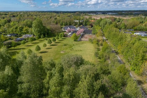 Ballerup Ågerupvej - 1500 kvm herskabelig ejendom i super stand