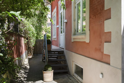 Istandsat ejerlejlighed med stor terrasse i hjertet af Charlottenlund!