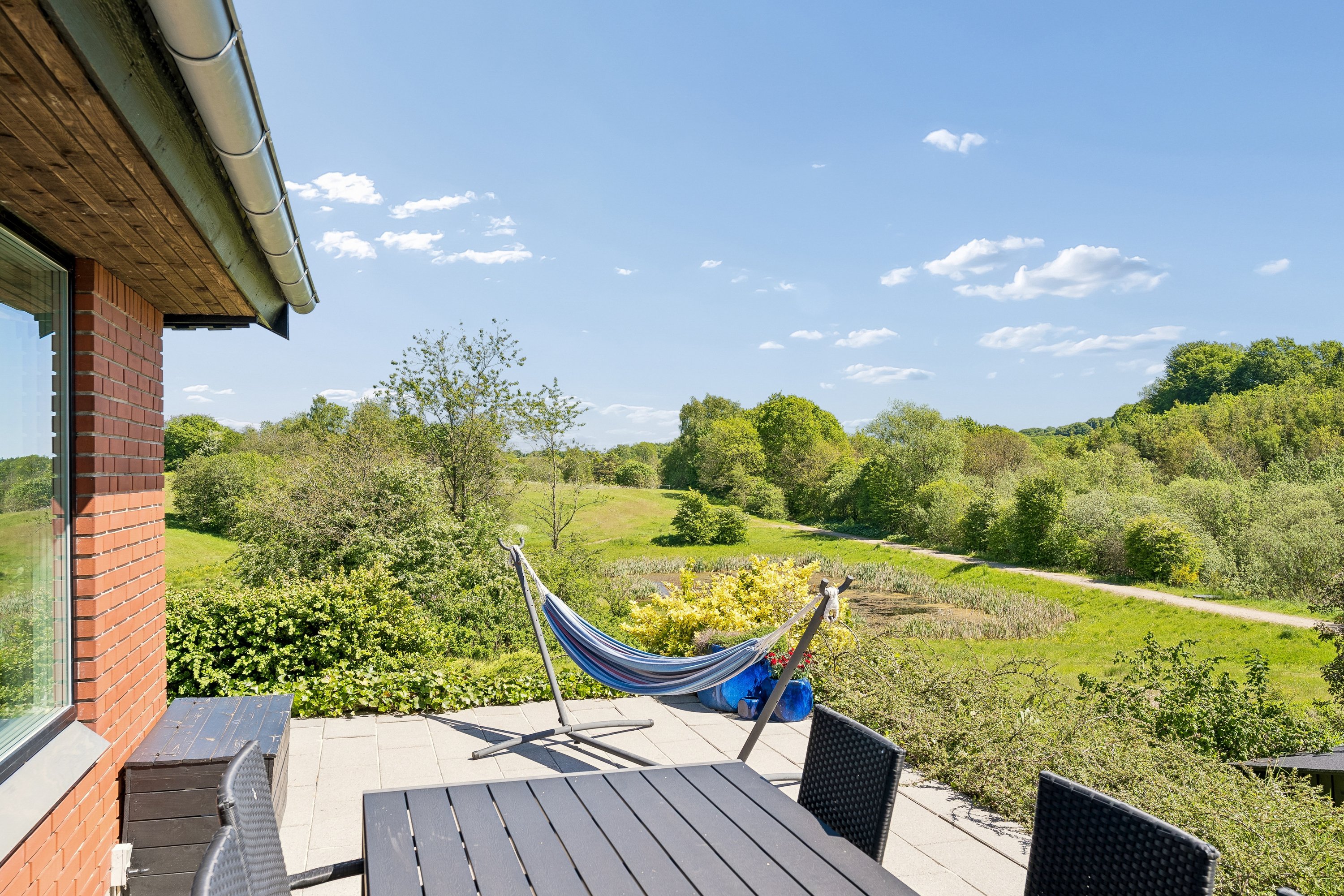Velholdt og løbende moderniseret villa i rolige og naturskønne omgivelser - Bild 2