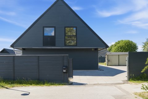 Indflytningsklar familievilla med total renovering