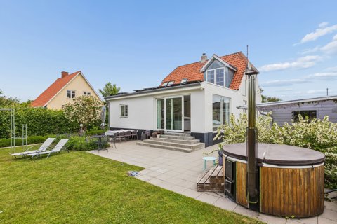 Familievilla med en stor have og plads til at gøre drømme til virkelighed