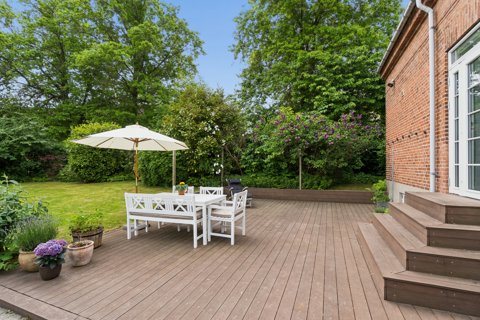 Murermestervilla på 245 m2 skøn lys bolig inkl. kælder + dejligt anneks på 50 m2