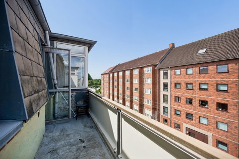 Øverst oppe i stor 2V’er med solrig altan