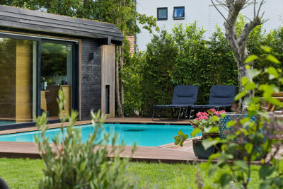 Luksusvilla på lukket vej i 2. række til Furesø – søkig, pool og masser af plads til familien