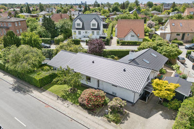 Yderst præsentabel og særdeles funktionel villa – helt klar til indflytning!