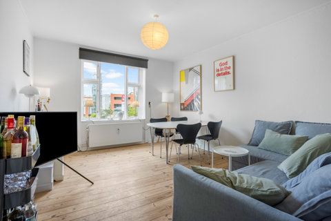 2-værelses lejlighed med sydvendt altan på attraktiv adresse på Indre Østerbro