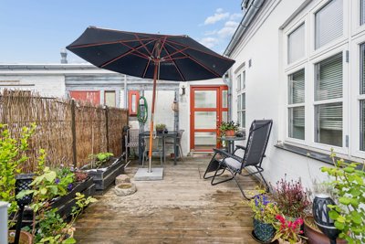 Skøn lejlighed med brugsret til sydvestvendt terrasse
