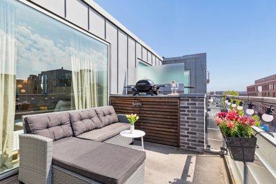 Øverste etage med stor altan
