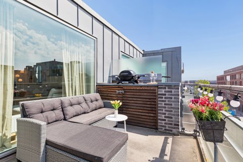 Øverste etage med stor altan