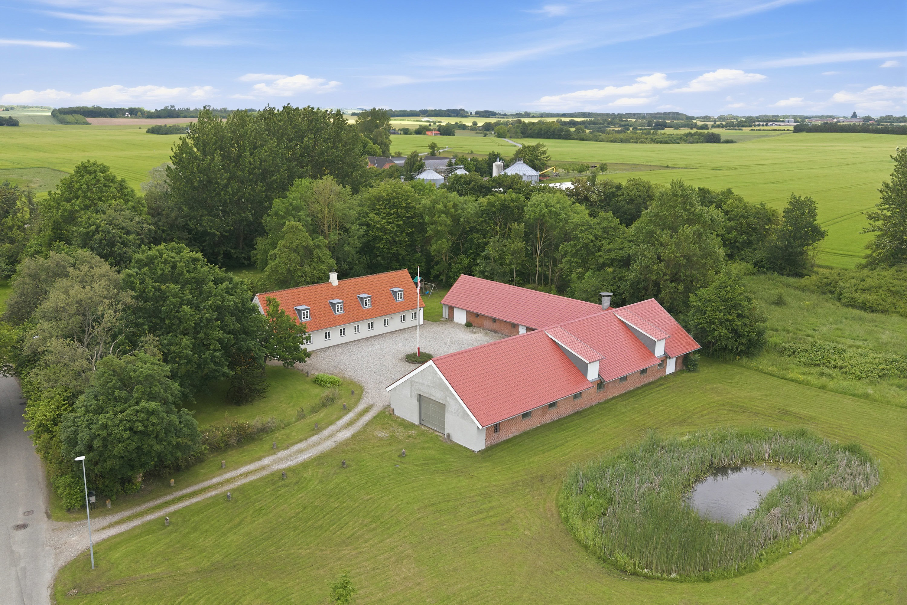 Landejendom på Mustrupvej 2 8355 Solbjerg.