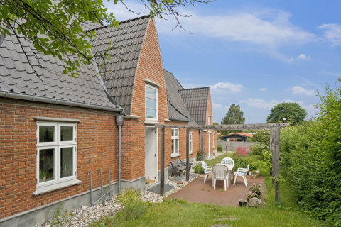 Flot, nyere villa i klassisk stil