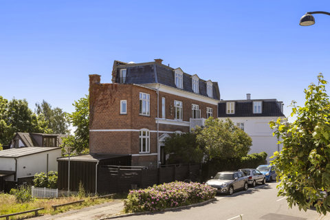Stor og spændende ejendom på 252 m2 bolig på bedste placering i Skovshoved